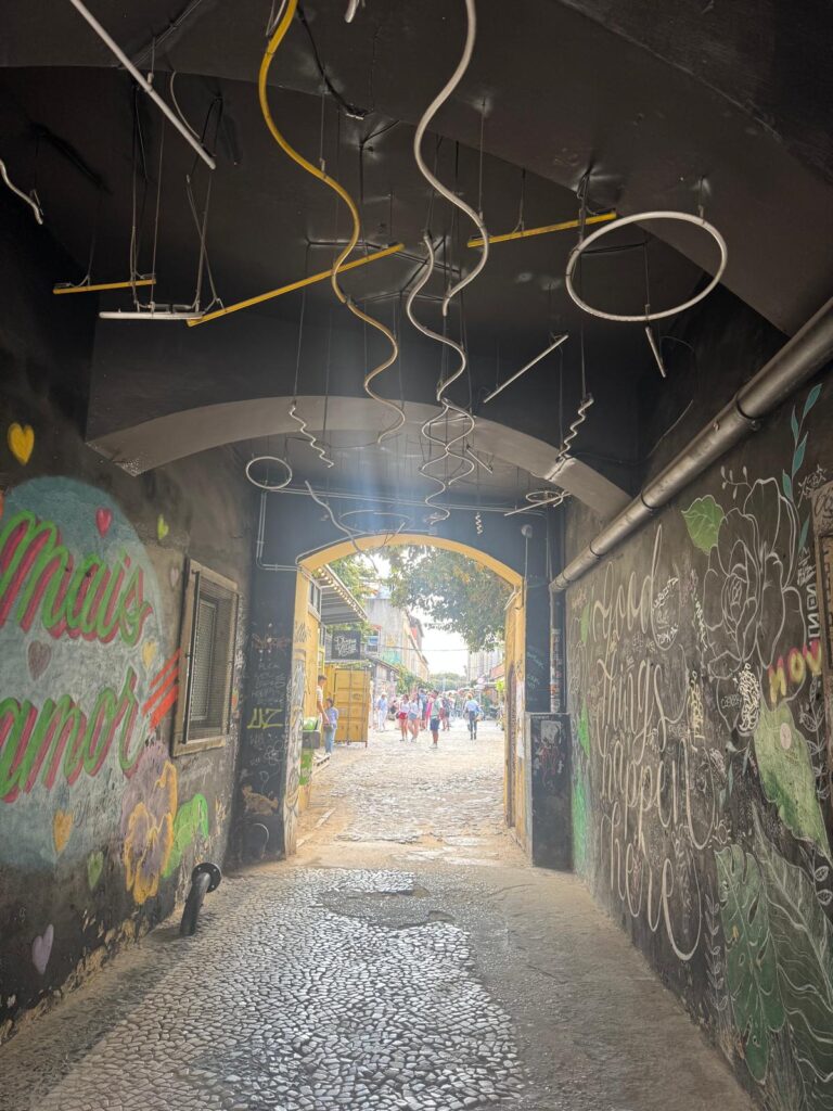 LX factory un espeacio cultural y de comercio alternativo, con propuestas gastronómicas