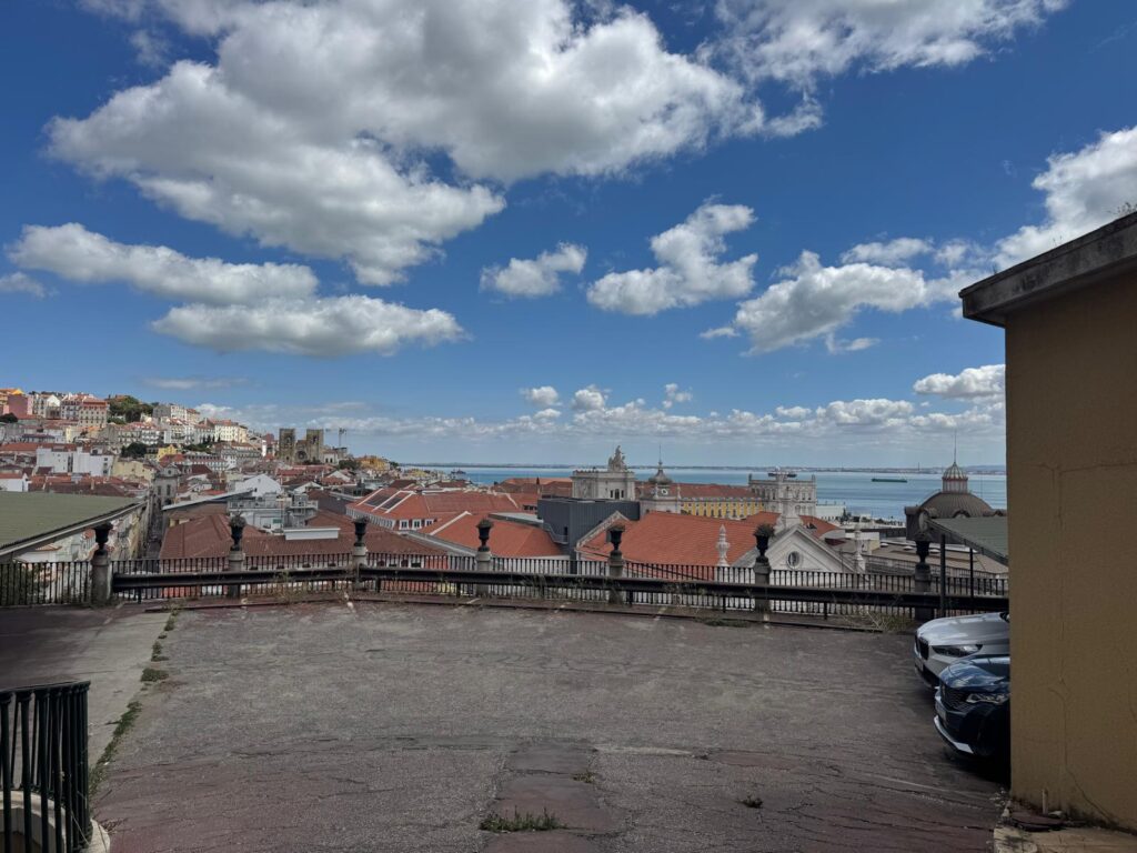 diferentes miradores naturales permiten observar desde alto la ciudad de Lisboa