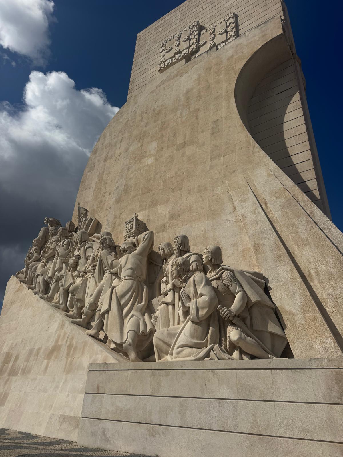 el espectacular monumento de los descubrimientos en Belem