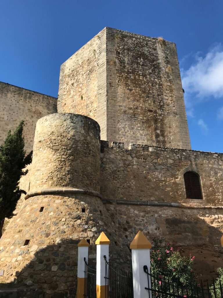 Detalle de una de las torres del Castillo de Santiago en Sanlúcar de Barrameda
