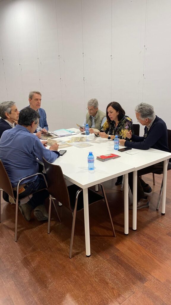 reunión de recepción en el museo del vino de málaga de la nueva obra Málaga Kellerien