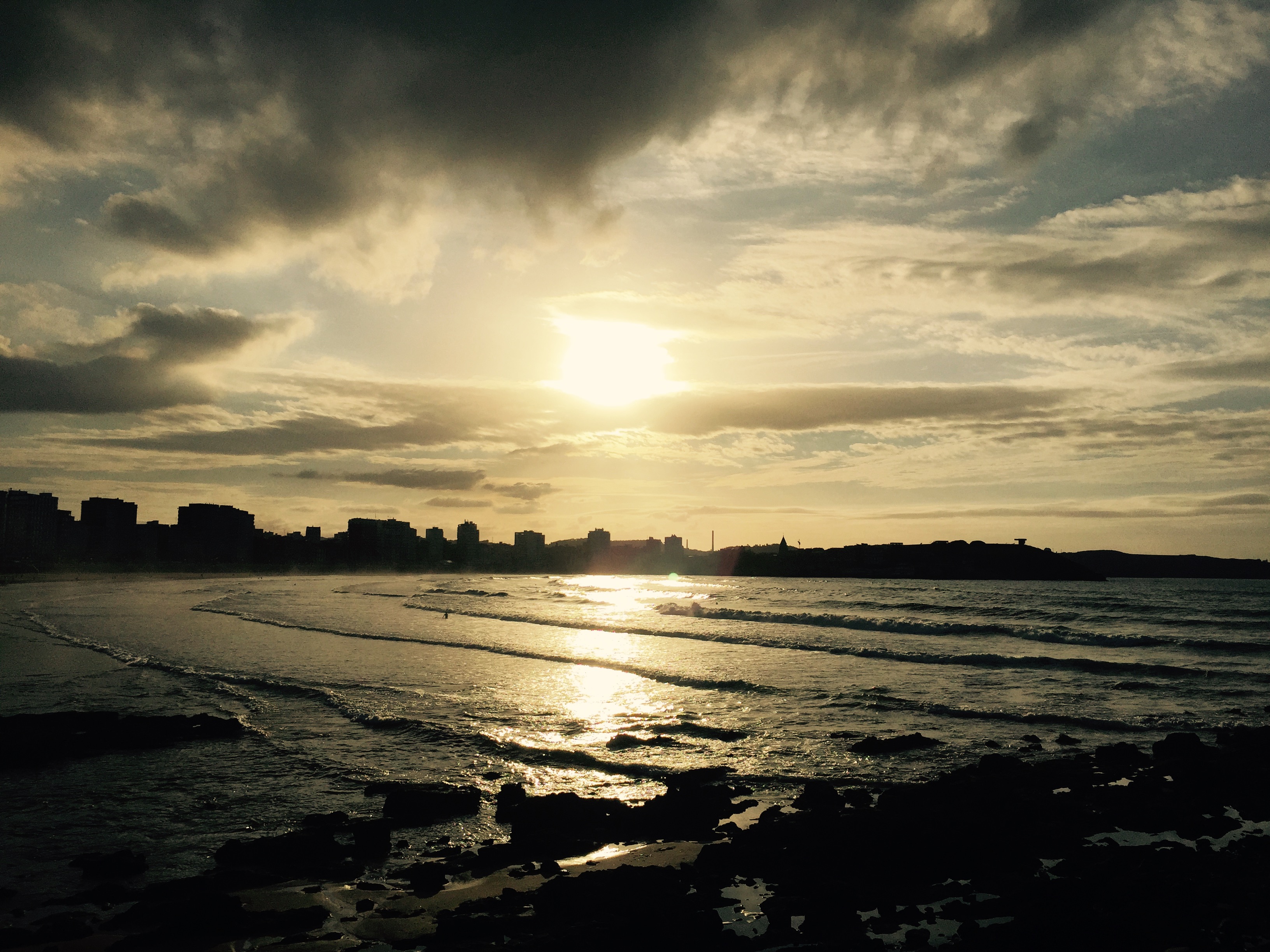 atardecer de gijon desde la playa de san lorenzo de xixon