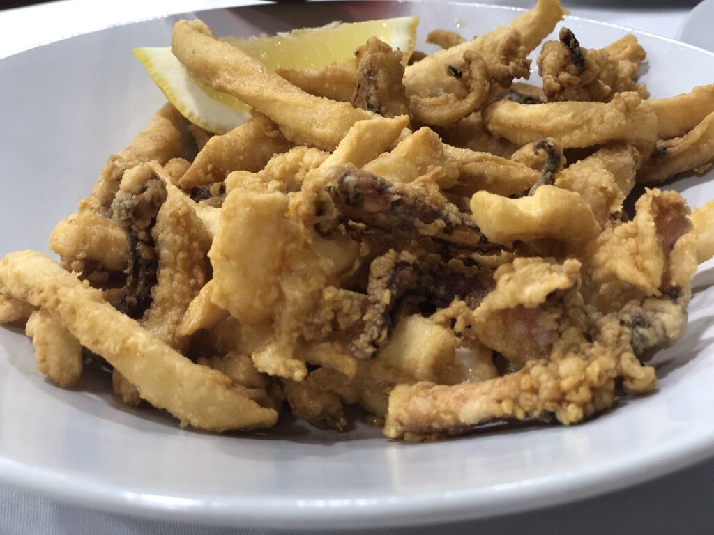 calamares frescos fritos del café central de gijon