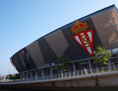 El Molinón campo del Sporting de Gijón el mas antiguo del futbol español con obra de Vaquero Turcios