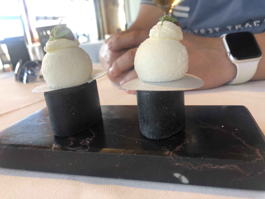 postre sofisticado en el restaurante auga estrella michelín de xixón