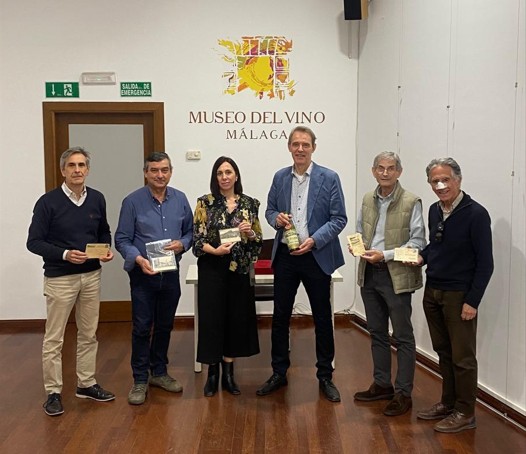 Malaga Ke, donado por Stefan Alveno Persili, médico y coleccionista suizo, constituye un valioso testimonio del comercio internacional de vinos entre finales del siglo XIX y principios del siglo XX
