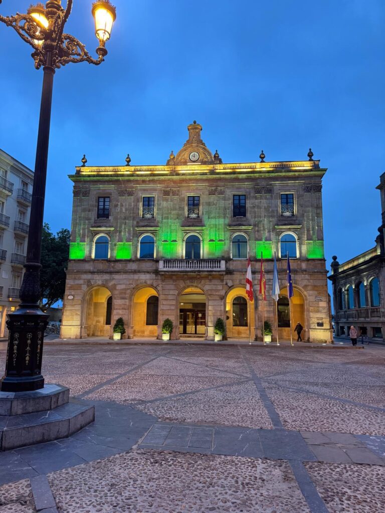 ayuntamiento de gijon desde la plaza mayor