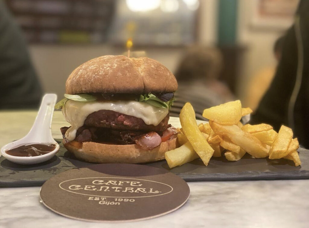 hamburguesa de Angus del café central de xixón