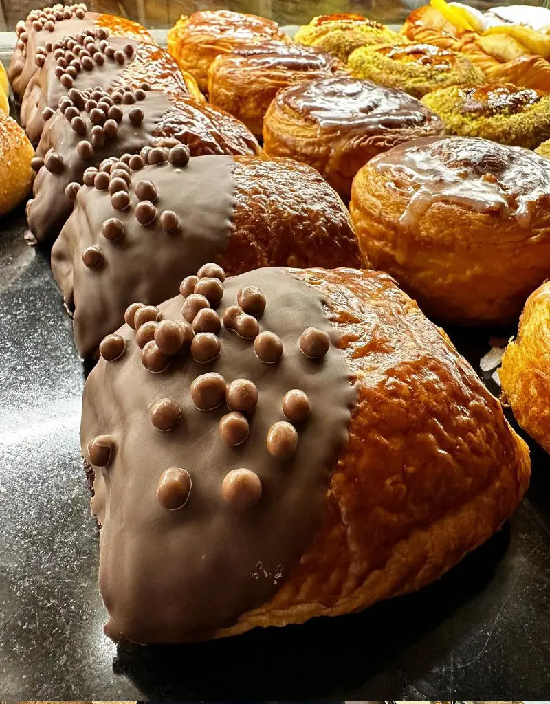 selección de pasteles de la pastelería pomme sucre de gijon