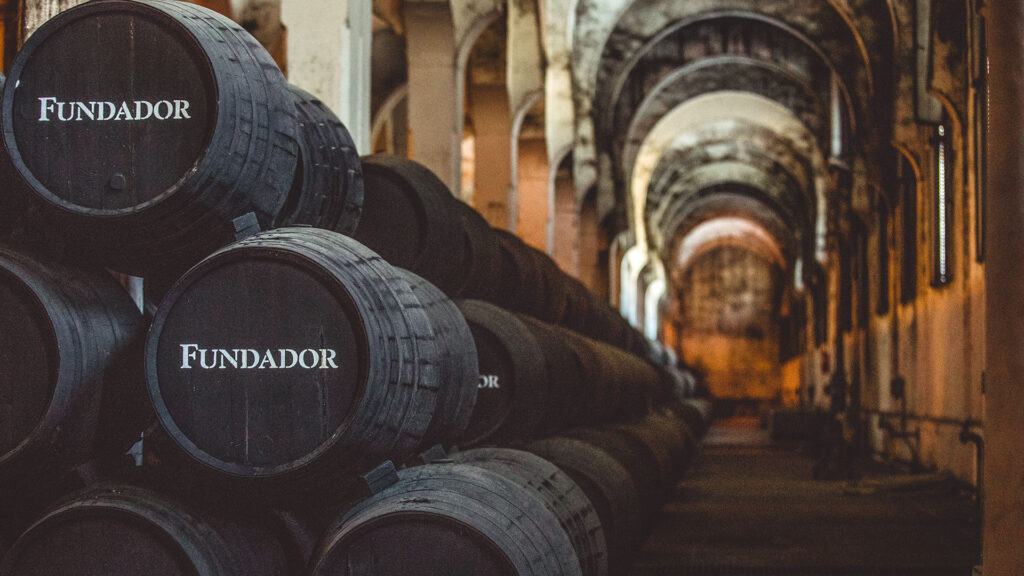 nave de botas de bodegas fundador ganador como mejor brandy del mundo