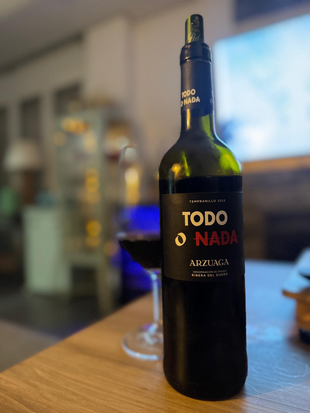 Todo o Nada 2023 es un vino de Bodegas Arzuaga Navarro en La Ribera del Duero